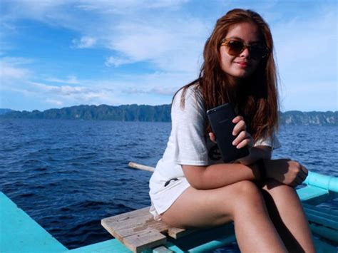 Bea Binene, sexy sa kanyang beach photos .
